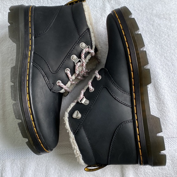 Dr. Martens Shoes - DR MARTENS WOMEN BLACK LACE UP ANKLE BOOT SUPER CUTE SIZE 9